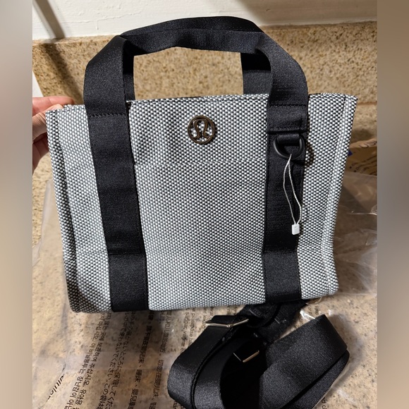 Lululemon Two-Tone Canvas Mini Tote Bag 4.5L - Picture 2 of 4